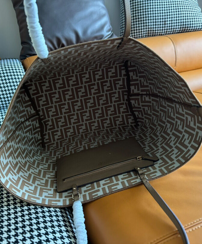 Fendi Large Roll 8BH425